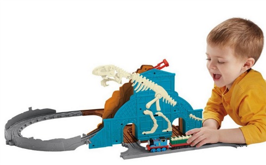 thomas train dinosaur set